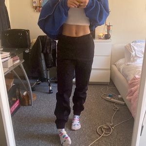 black cargo pants, nice fit